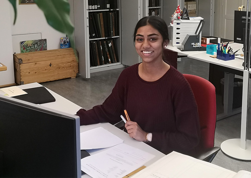 APPRENDS EMPLOYÉE DE COMMERCE, DEVIENS OFFICIÈRE DE L’ÉTAT CIVIL