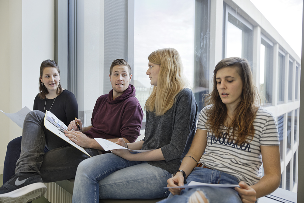 Lernende sind mit ihrer Berufsfachschule zufrieden